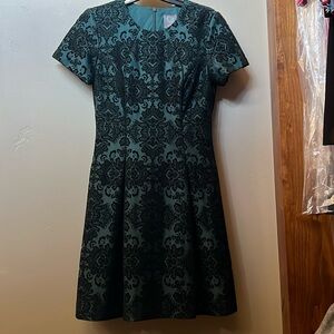 Vince Camuto stunning green with black velvet short sleeve short sleeved dress